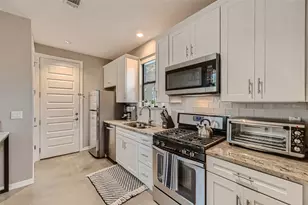 904 E 2nd St, Austin, TX 78702 - Photo 15