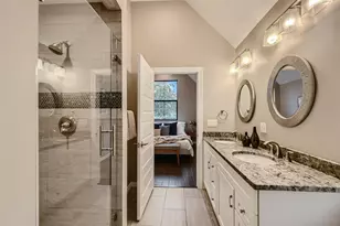 904 E 2nd St, Austin, TX 78702 - Photo 25