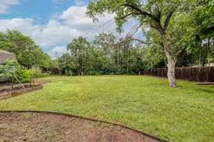 1233 Orange St, Lockhart, TX 78644 - Photo 27