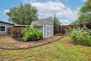 1233 Orange St, Lockhart, TX 78644 - Photo 31