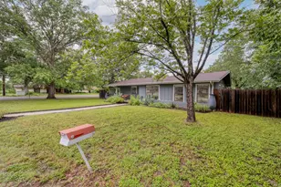 1233 Orange St, Lockhart, TX 78644 - Photo 25