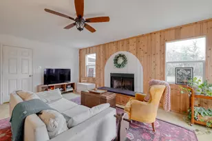 1233 Orange St, Lockhart, TX 78644 - Photo 5