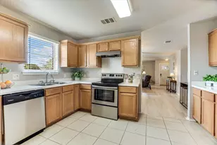 2800 Tyler Ln, Taylor, TX 76574 - Photo 9