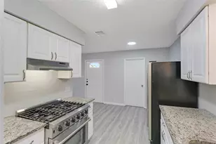 6920 Bennett Ave, Austin, TX 78752 - Photo 5
