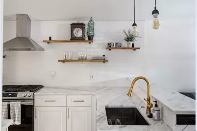 1911 College Row, Austin, TX 78702 - Photo 9