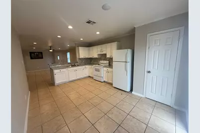 17808 Majestic Elm Lane, Elgin, TX 78621 - Photo 9