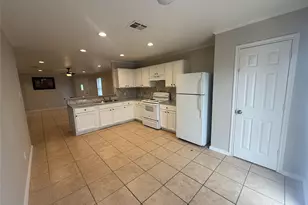 17808 Majestic Elm Ln, Elgin, TX 78621 - Photo 9