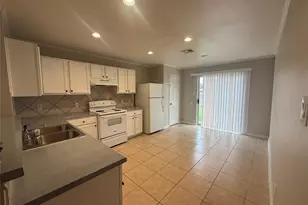 17808 Majestic Elm Ln, Elgin, TX 78621 - Photo 7