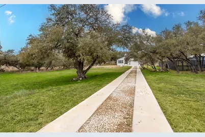 2718 Leslie Lane, San Marcos, TX 78666 - Photo 3