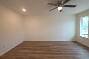 2002 W 2nd St, Taylor, TX 76574 - Photo 5