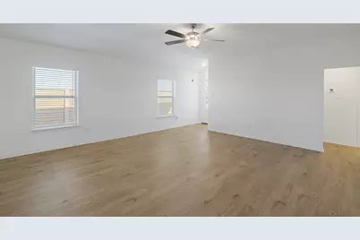 309 W Luna Blue Lane, Jarrell, TX 76537 - Photo 3