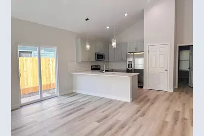 817 5th Street, Lockhart, TX 78644 - Photo 3