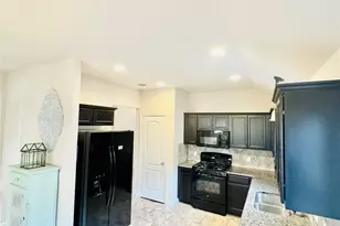 413 Gettysburg Loop, Elgin, TX 78621 - Photo 9