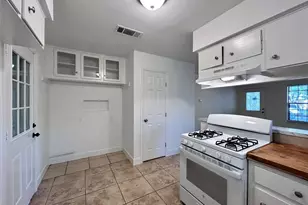 6200 Palm Cir, Austin, TX 78741 - Photo 7