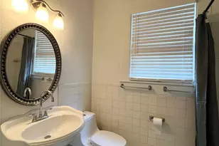 407 W 35th St, Austin, TX 78705 - Photo 13