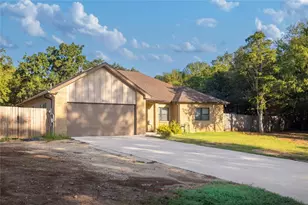 122 N Pohakea Dr, Bastrop, TX 78602 - Photo 3
