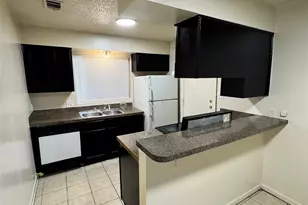 1626 Royal Hill Dr, Austin, TX 78741 - Photo 9