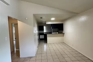 1626 Royal Hill Dr, Austin, TX 78741 - Photo 11