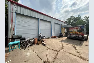 109 E 11th Street, Taylor, TX 76574 - Photo 3