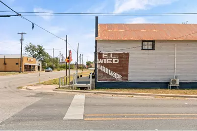 413 W Batte Street, Cameron, TX 76520 - Photo 9