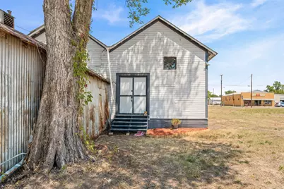 413 W Batte Street, Cameron, TX 76520 - Photo 7