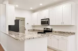 220 Ulupau Cir, Bastrop, TX 78602 - Photo 9