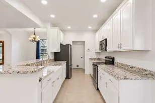 220 Ulupau Cir, Bastrop, TX 78602 - Photo 11