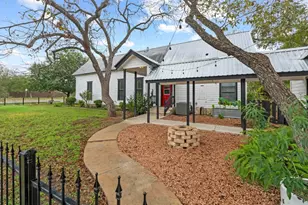 305 East St, Hutto, TX 78634 - Photo 7