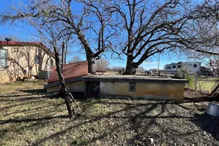 909 Fannin St, Nocona, TX 76255 - Photo 21
