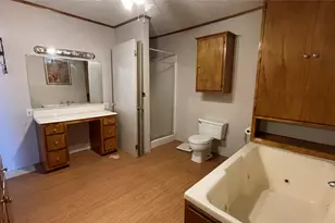 909 Fannin St, Nocona, TX 76255 - Photo 13