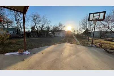 909 Fannin Street, Nocona, TX 76255 - Photo 19