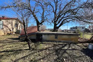 909 Fannin St, Nocona, TX 76255 - Photo 21