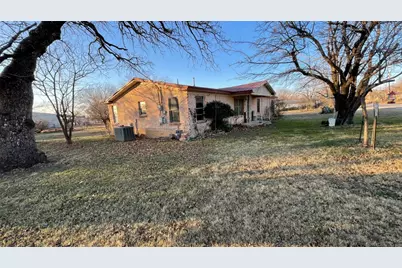 909 Fannin Street, Nocona, TX 76255 - Photo 5