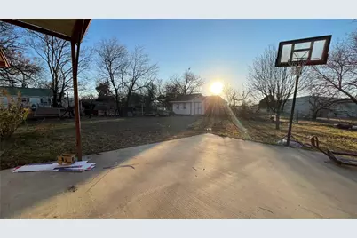 909 Fannin Street, Nocona, TX 76255 - Photo 19