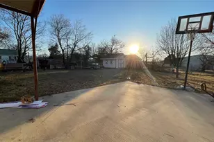 909 Fannin St, Nocona, TX 76255 - Photo 19
