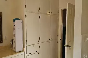 710 N Avenue C, Elgin, TX 78621 - Photo 15