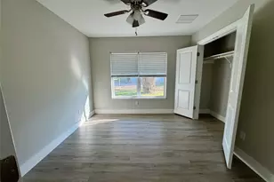 813 Central Ave, Elgin, TX 78621 - Photo 23