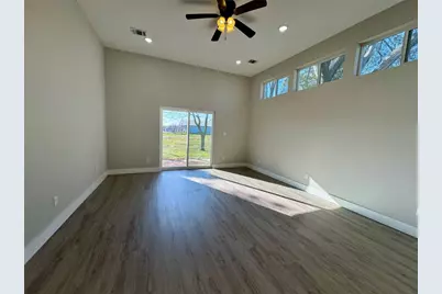 813 Central Avenue, Elgin, TX 78621 - Photo 15