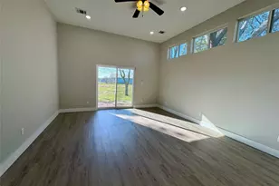 813 Central Ave, Elgin, TX 78621 - Photo 15