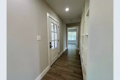 813 Central Avenue, Elgin, TX 78621 - Photo 5