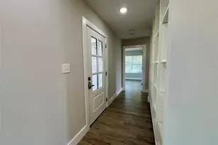 813 Central Ave, Elgin, TX 78621 - Photo 5