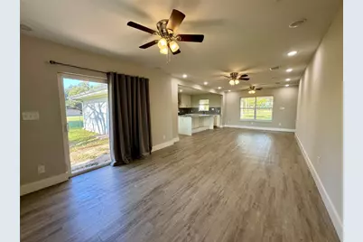 813 Central Avenue, Elgin, TX 78621 - Photo 11