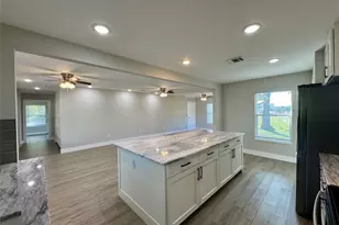 813 Central Ave, Elgin, TX 78621 - Photo 9