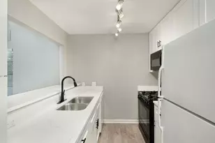 2711 St Edwards Cir, Austin, TX 78704 - Photo 7