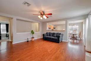 4302 King's Canyon Dr, Taylor, TX 76574 - Photo 5