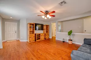 4302 King's Canyon Dr, Taylor, TX 76574 - Photo 7