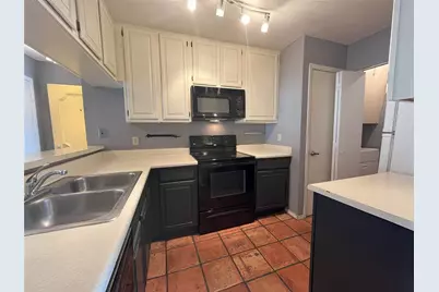 806 W 24th Street #303, Austin, TX 78705 - Photo 5