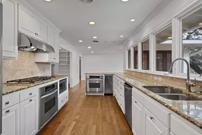 2711 Mountain Laurel Drive, Austin, TX 78703 - Photo 11