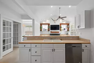 302 Ben Howell Dr, Austin, TX 78704 - Photo 15