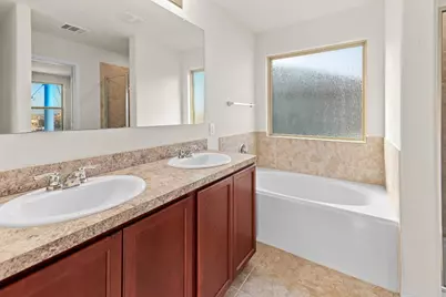 224 Circle Way #13E, Jarrell, TX 76537 - Photo 9